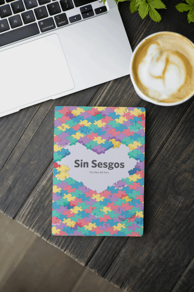 Libro sin sesgos escrito por Eva Sáez encima de un escritorio